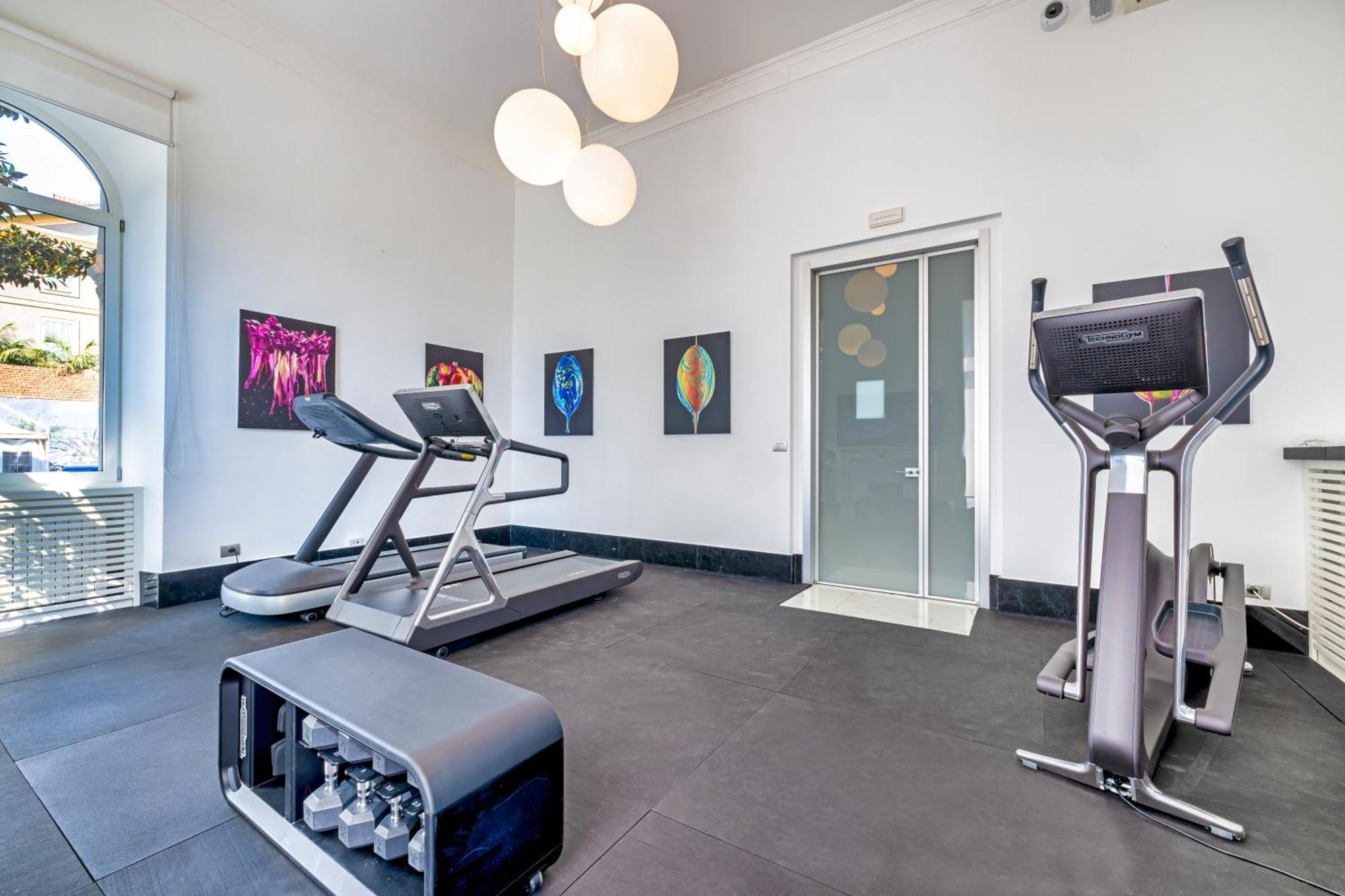 Miramare The Palace Resort Sanremo Exterior foto The gym at the hotel