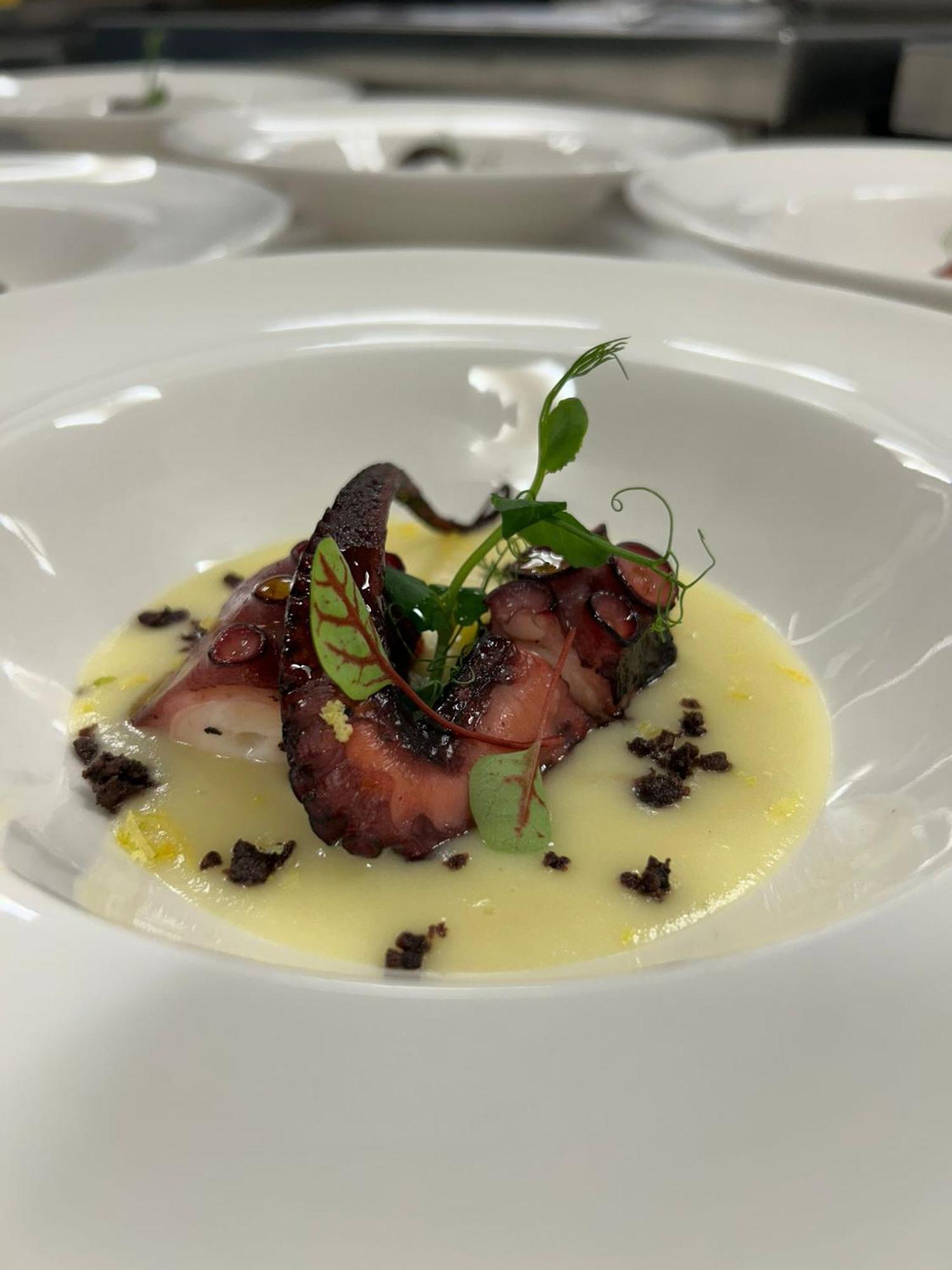Miramare The Palace Resort Sanremo Exterior foto Octopus with fava beans
